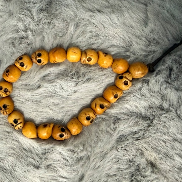 Skull bracelet, unknown material, handmade, stretch - Picture 2 of 3